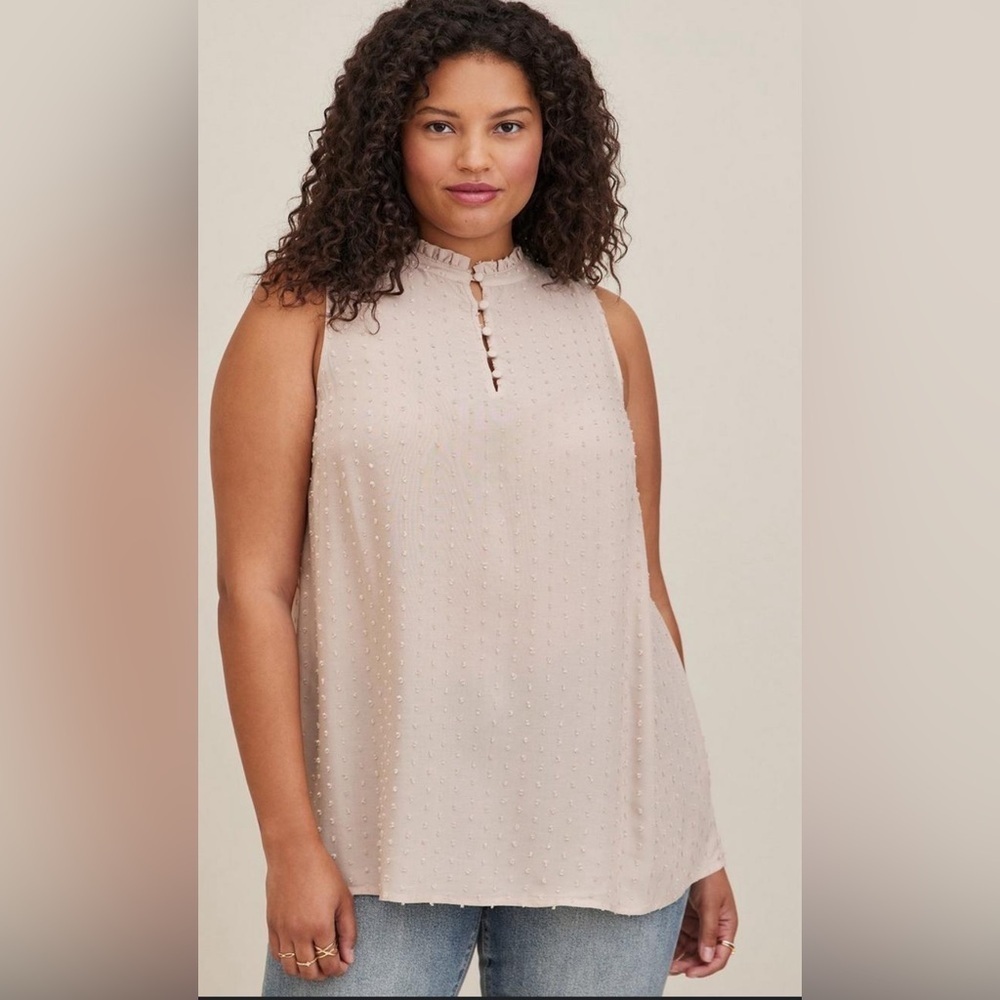 NWT Torrid Plus Swiss Dot Ruffle Trim Mock Neck Top, Mushroom Tan, Size 5X/28W